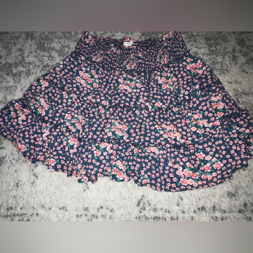 American Eagle Smocked Ruffle Mini Skirt Floral Navy and Pink Size: Large EUC!